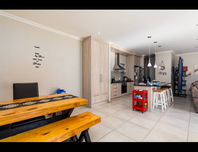 4 BEDROOM HOUSE FOR SALE IN PARKLANDS NORTH